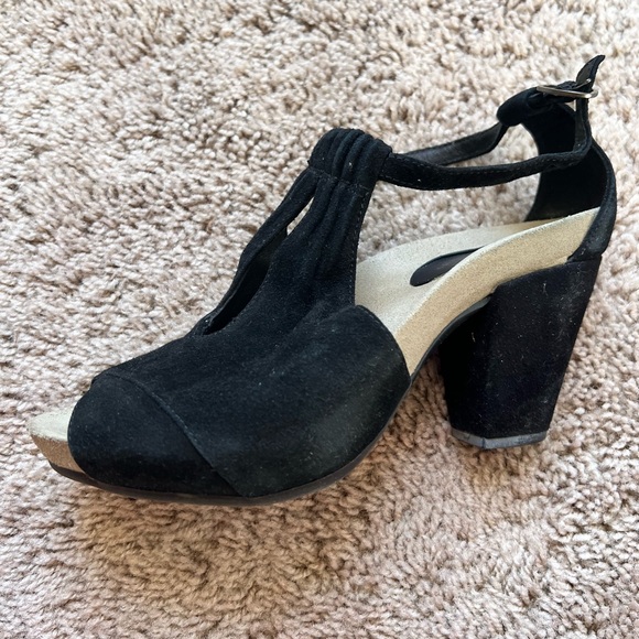 Earthies Veria Black Suede Size 8 Peep Toe heels - Picture 3 of 5